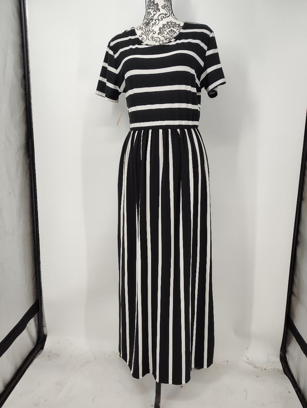 Black & White Striped Short Sleeve Maxi Dress Women's Medium